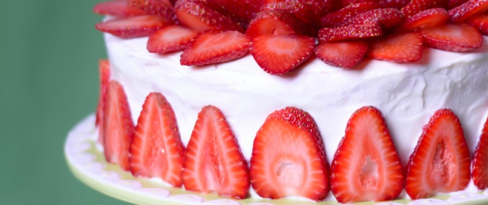 Lagana torta sa jagodama i jogurtom