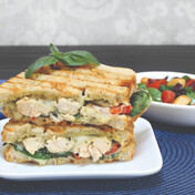 Sendvič sa piletinom i pesto sosom