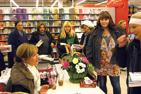 Potpisivanje knjige Ivane Kuzmanović - Od kada sam se zavolela, volim m