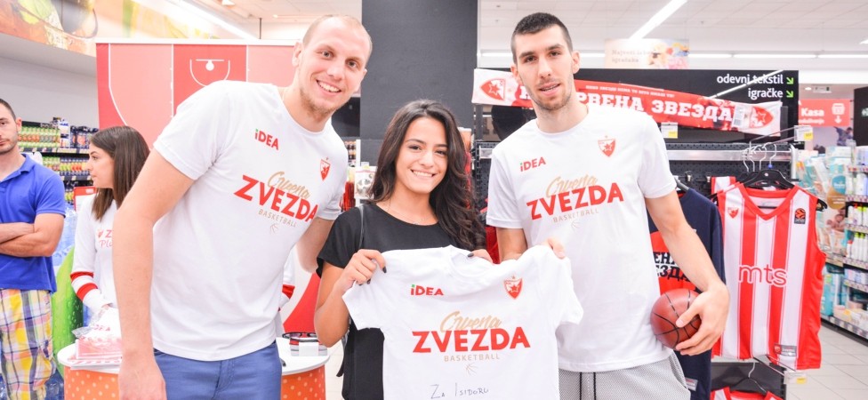 Košarkaši Crvene Zvezde posetili IDEA super prodavnicu
