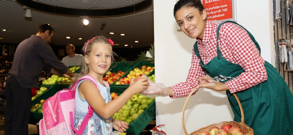 Poklanjamo voćnu užinu školarcima 