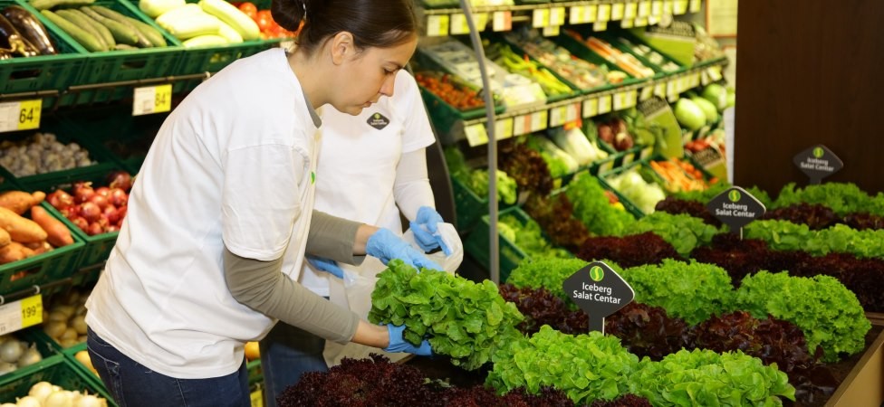 Prodavnica u kojoj kupci sami beru povrće