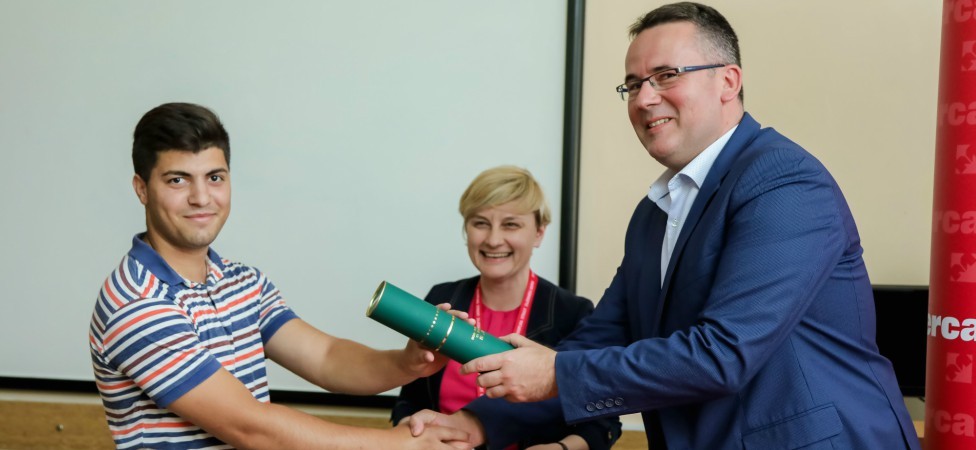 Trinaest maturanata na dan dodele diploma dobilo posao u Mercatoru