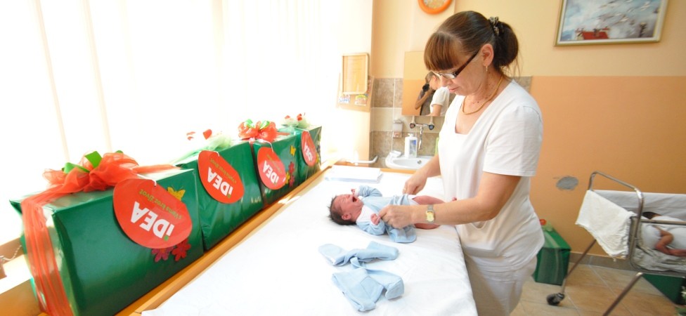 Više od 240 Lumpi paketa i 5 blizanačkih kolica niškim bebama