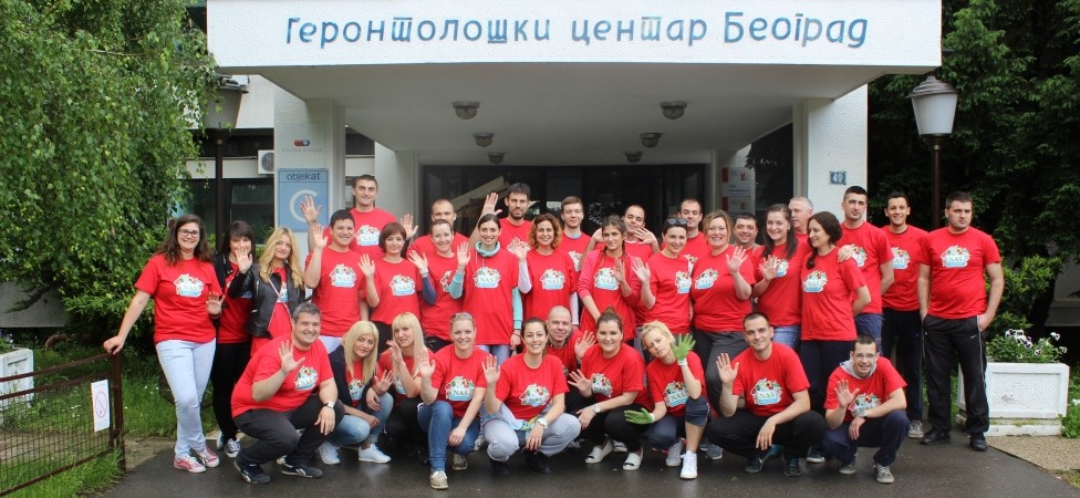 Zaposleni u volonterskoj akciji za gerontološki dom