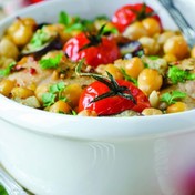 Pečene pileće grudi sa leblebijom i čeri paradjzom 