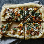 Pica sa slatkim krompirom, jabukom i ruzmarinom