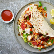 Ravni hleb sa piletinom i caciki sosom