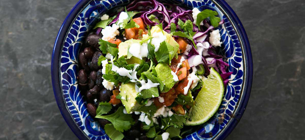 Salata sa crnim pasuljem i kupusom