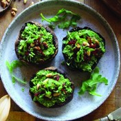 Šampinjoni punjeni pesto sosom 