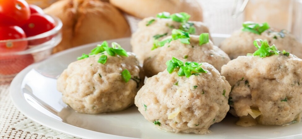 Knedle od hleba s kestenom i slaninom