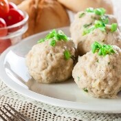 Knedle od hleba s kestenom i slaninom