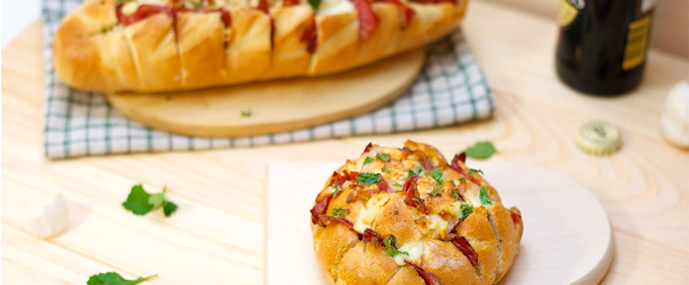 Hljeb sa maslinama, šunkom i sirom