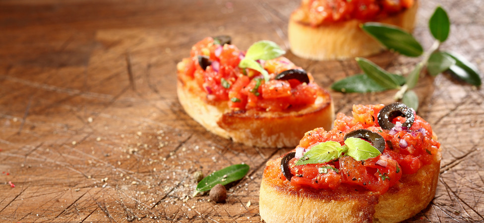 Rustik Baget sa paradajzom i bosiljkom